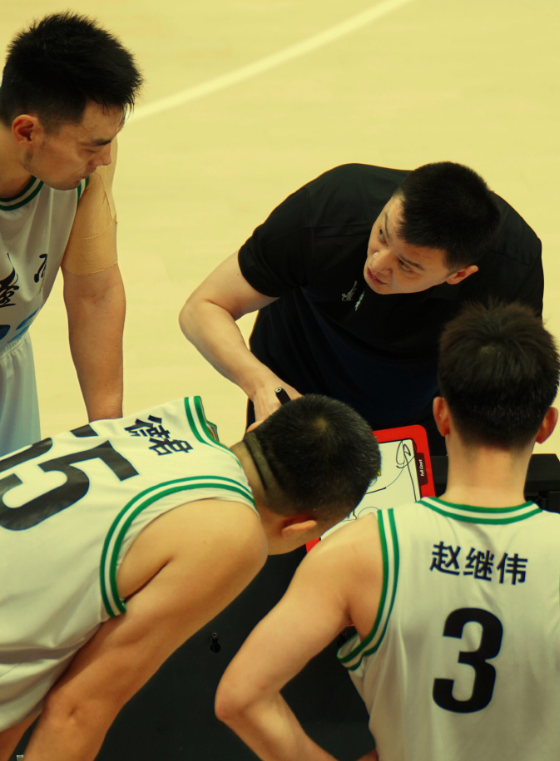九游体育-若杨鸣回归，赵继伟留队，再找3到4名顶级外援,辽篮能否重塑辉煌?